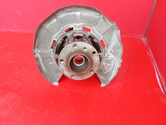 Цапфа поворотна права 33326770982 BMW