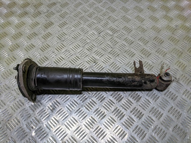 Стійка задня права 33526782878 BMW