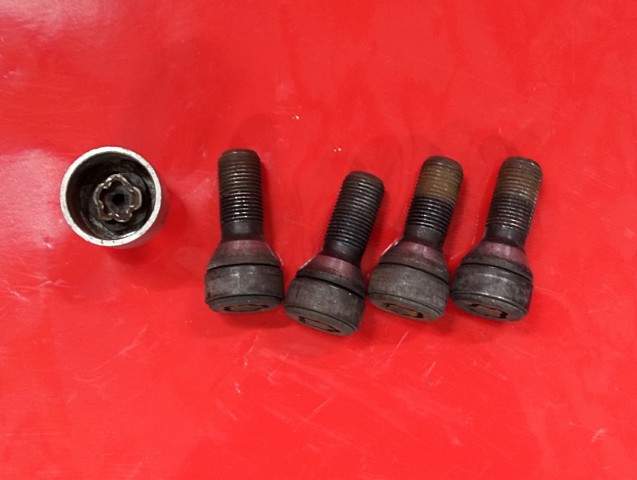 Болти колісні 36136776076 BMW