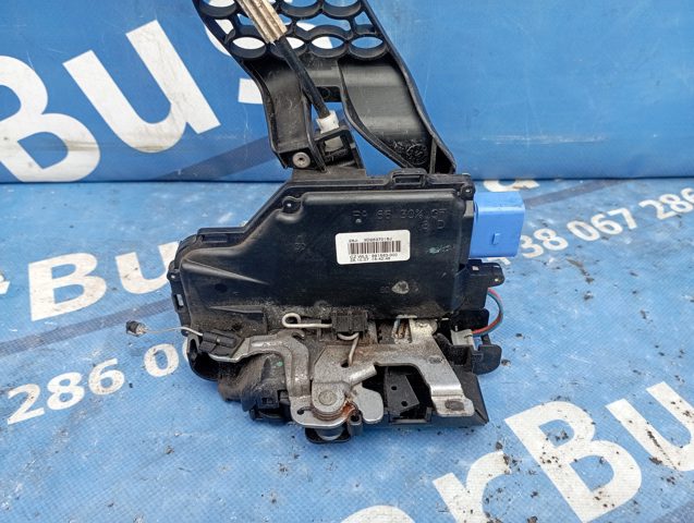 Замок двері правої передньої 3D2837016S VAG