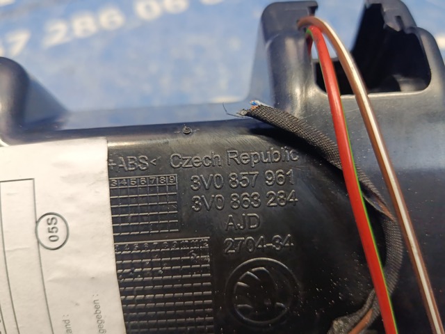 Попільничка центральної консолі 3V0857961 VAG