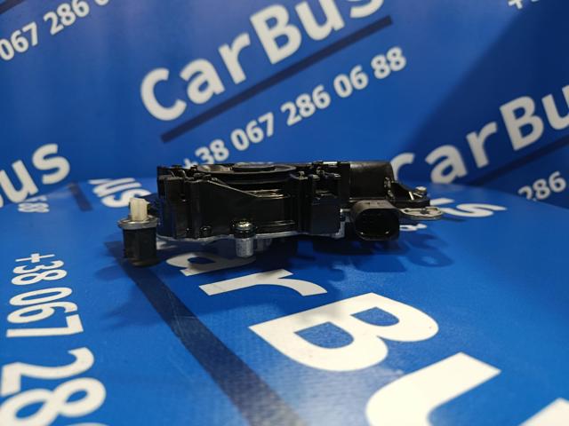 Мотор-привід відкр/закр. замка багажника/двері 3/5-ї 3V5827887C VAG