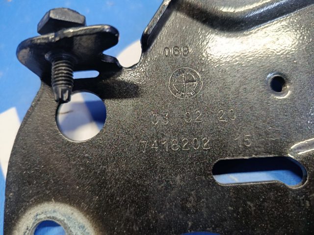 Шарнір капота правий 41009477742 BMW