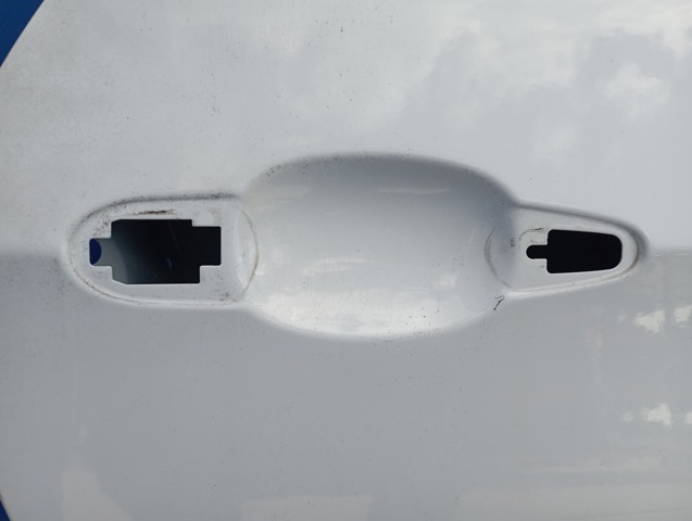 Дверка передня права 41517200570 BMW