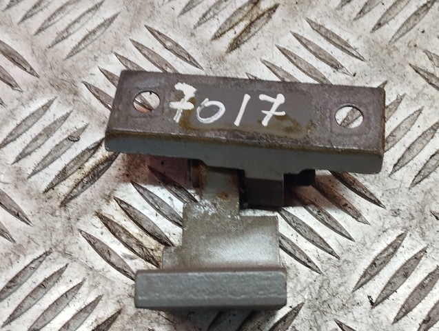 Петля передніх дверей права 41517205552 BMW