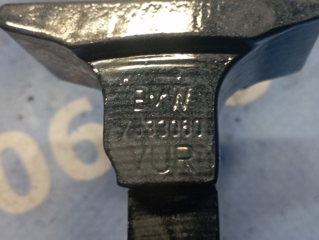 Дверний шарнір правий передній 41517420090 BMW
