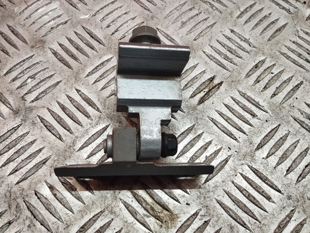 Петля заднтої двері, правої 41527200244 BMW