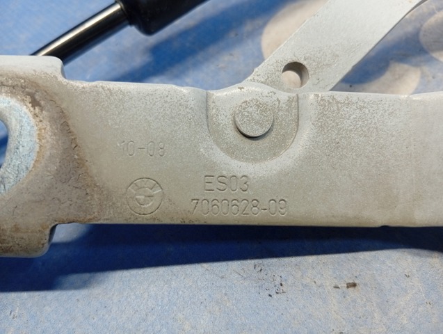 Петля кришки багажника 41627210675 BMW