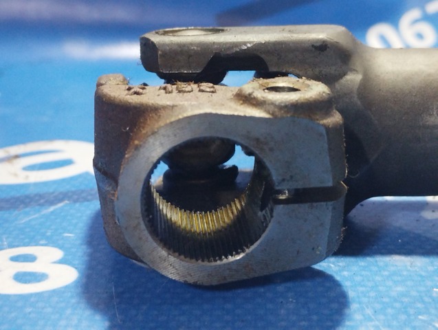 Вал рульової колонки, нижній 48080BA60A NISSAN