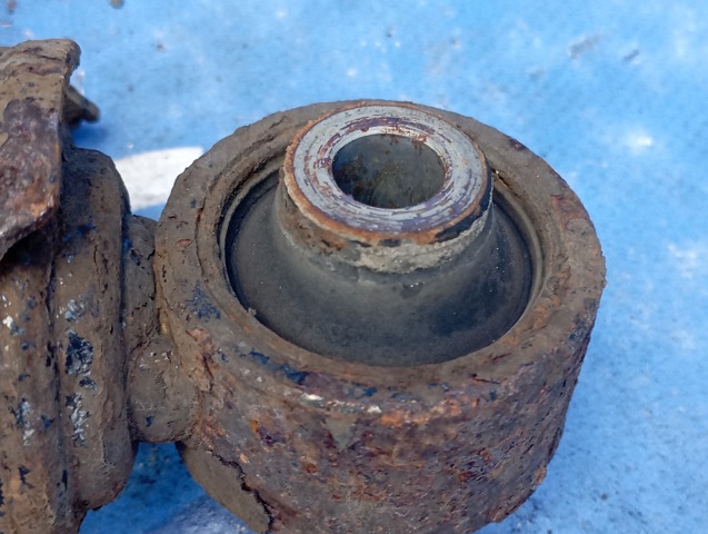 Стійка задня права 4853048392 TOYOTA