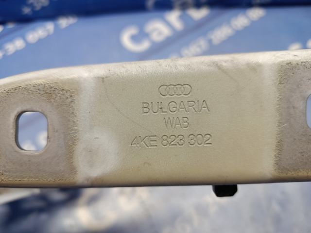 Шарнір капота правий 4KE823302 VAG