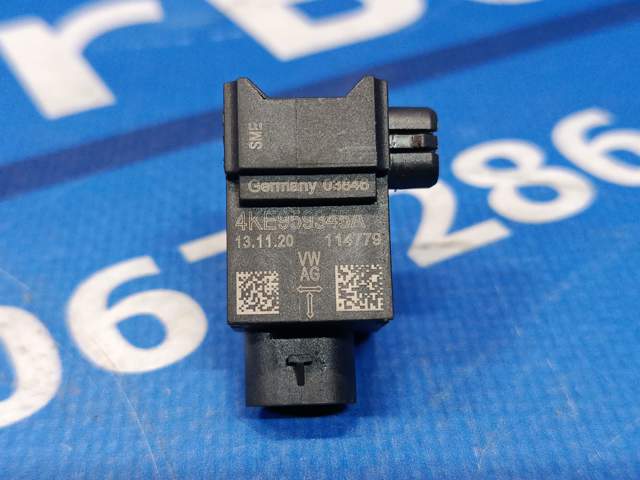 Датчик Ейрбег передній 4KE959345A VAG