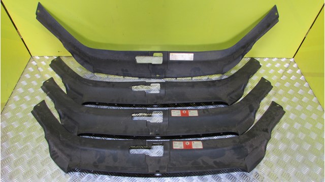 Накладка верхня передньої панелі/супорту радіатора 4L0807081 VAG