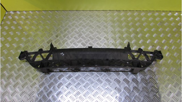 Кронштейн бампера заднього, центральний 4L0807329 VAG
