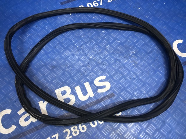 Ущільнювач задніх 3/5-й двері 4L0827705J VAG