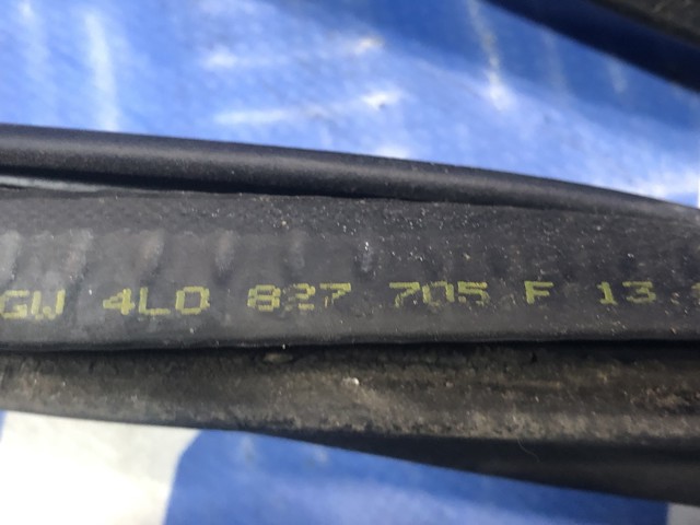 Ущільнювач дверей задка кузова 4L0827705J VAG