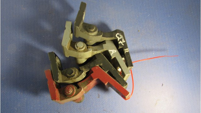 Петля передніх дверей, правою 4L0831402A VAG