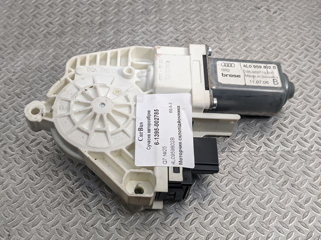 Моторчик склопідйомника двері задніх, правих 4L0959802B VAG