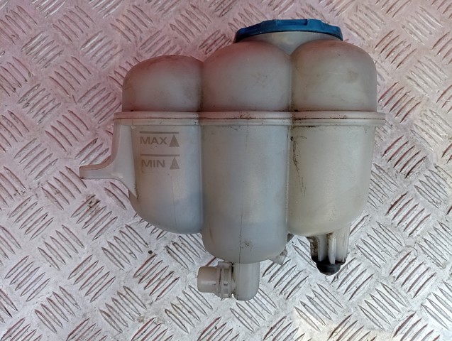 Розширювальний бачок охолодження 4M0121403D VAG