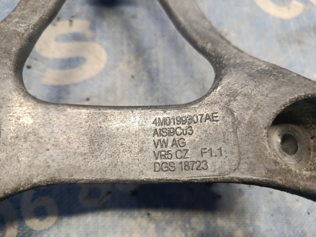 Кронштейн подушки (опори) двигуна, лівої 4M0199307AE VAG