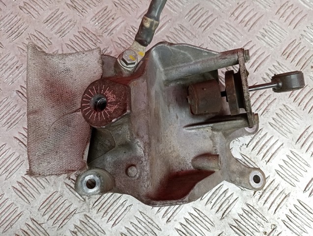 Кронштейн подушки (опори) двигуна, лівої 4M0199307AF VAG