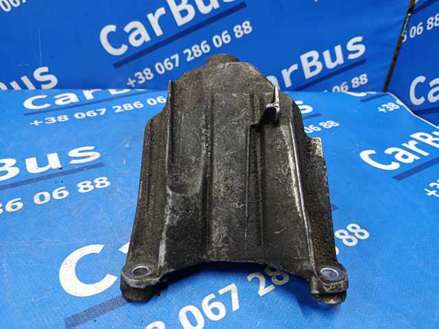 Кронштейн подушки (опори) двигуна, лівої 4M0199307CB VAG