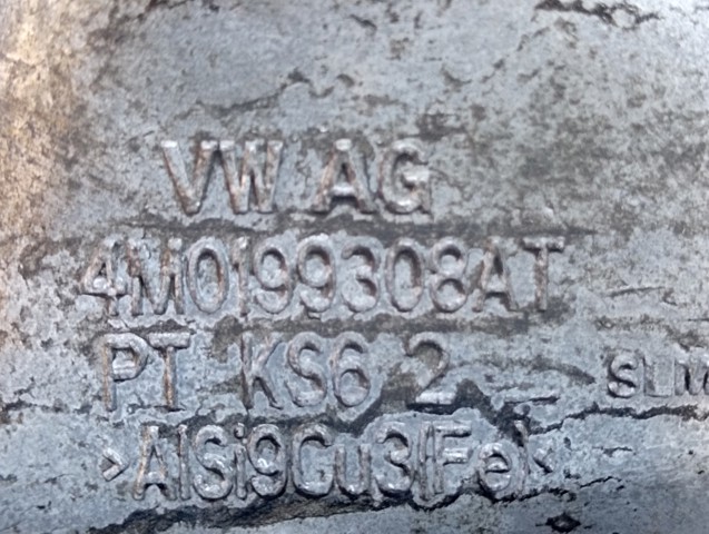 Кронштейн подушки (опори) двигуна, правої 4M0199308AT VAG