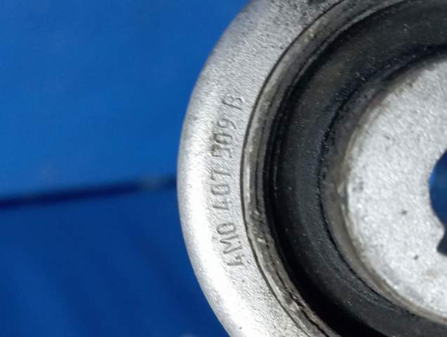 Важіль передньої підвіски верхній, лівий 4M0407509B VAG