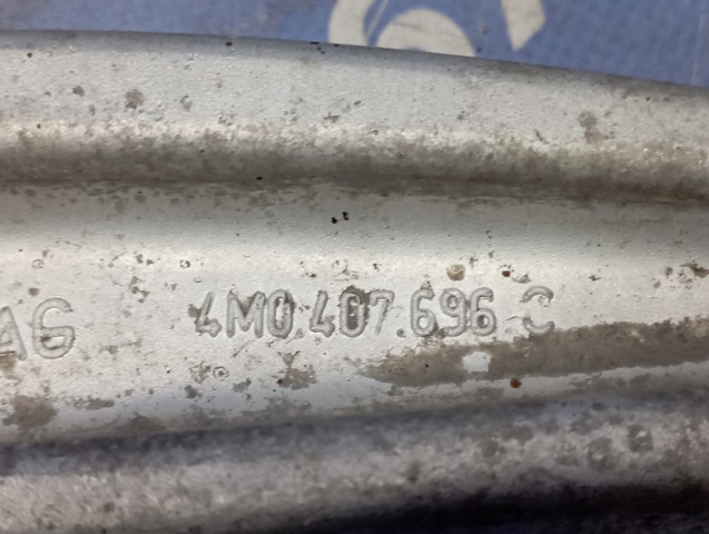 Правий важіль передній нижній підвіски 4M0407696C VAG
