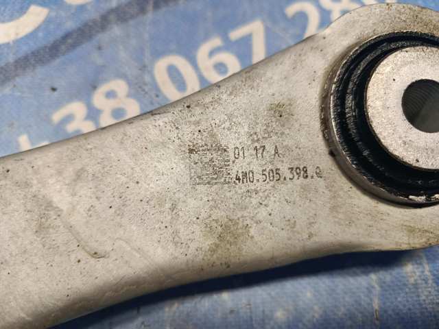 Верхній важіль задньої підвіски правий 4M0505398Q VAG