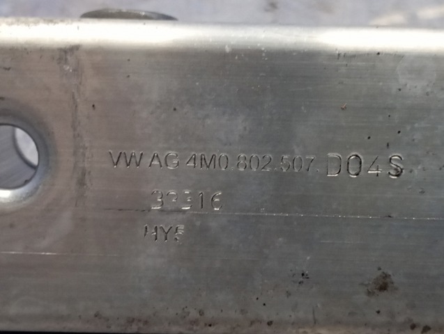 Кронштейн підсилювача переднього бампера 4M0802507D VAG