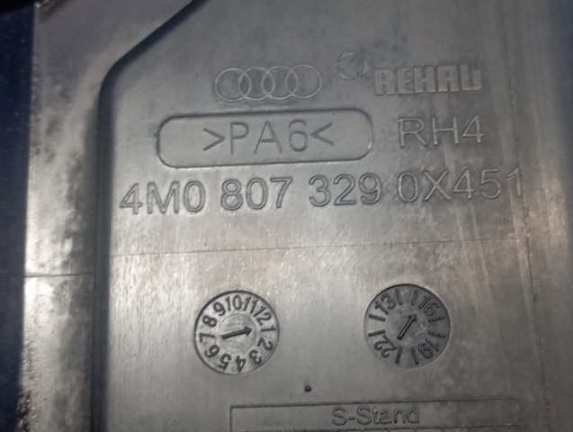 Кронштейн бампера заднього, центральний 4M0807329 VAG