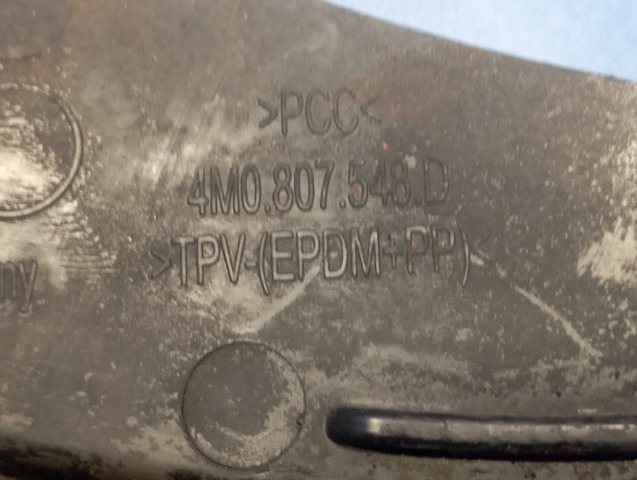Спойлер переднього бампера, правий 4M0807548D VAG