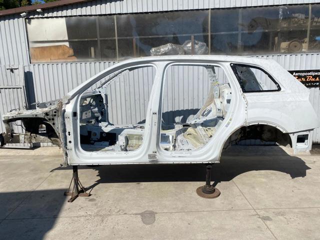 Отвір передніх лівих дверей 4M0809839 VAG