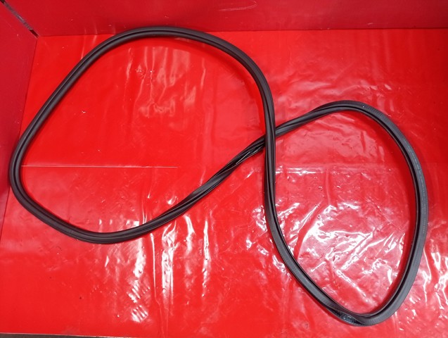 Ущільнювач двері задньої (на кузові) 4M0833721D VAG