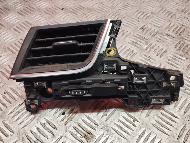 Решітка повітропровода ліва 4M1820901AK6PS VAG