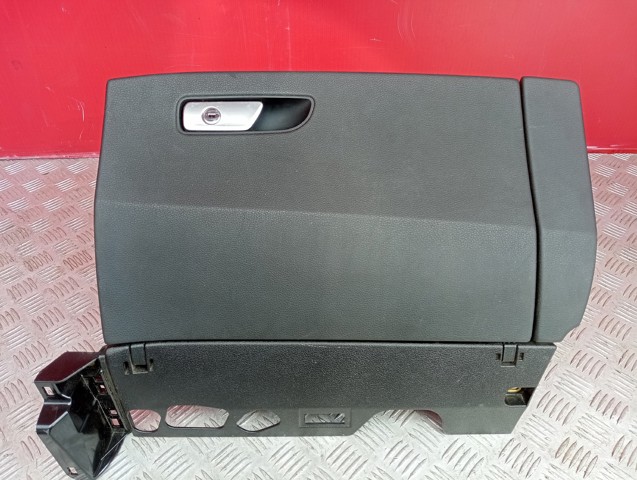 Ящик для рукавичок 4M1857035D24A VAG