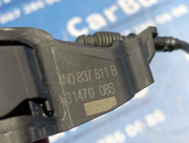 Тримач зовнішньої ручки дверей, задніх лівих 4N0837811 VAG