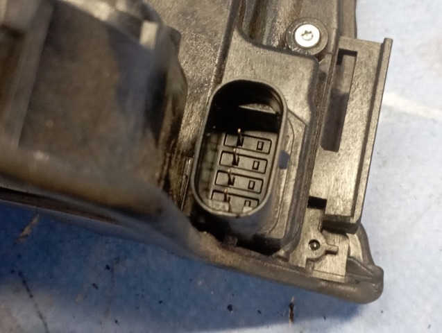 Замок передніх пасажирських дверей 51217281934 BMW
