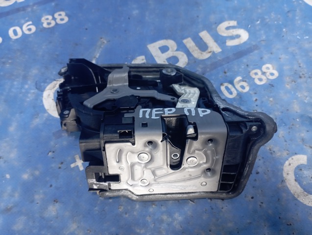 Замок передніх пасажирських дверей 51217477688 BMW