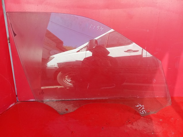 Скло передніх дверей, правих 51337283502 BMW