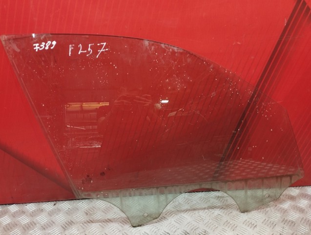 Скло пасажирських дверей 51337347646 BMW