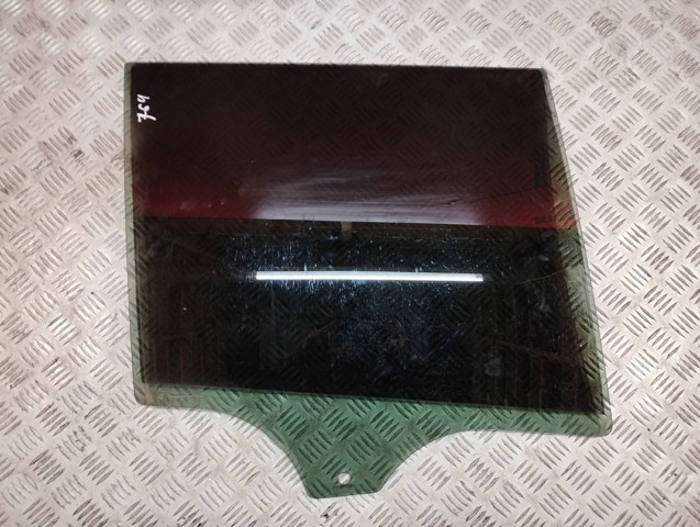 Скло заднє праве 51357163752 BMW