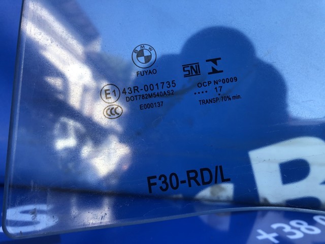 Скло задньої двері лівої 51357259819 BMW