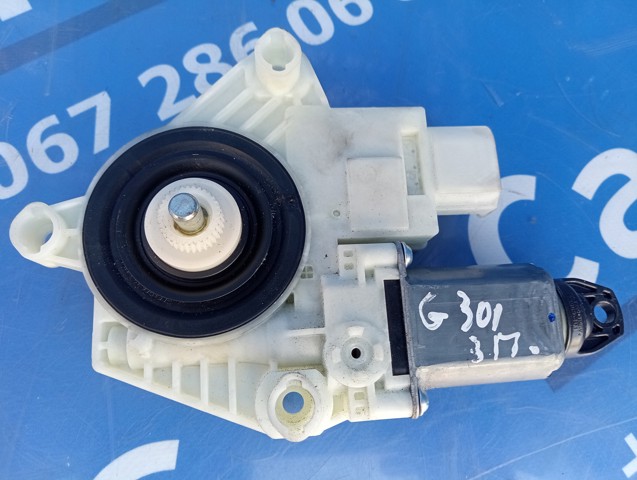 Двигун стеклопод'емника двері задньої, правої 51357455084 BMW