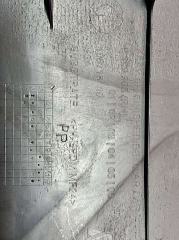 Обшивка стійки кузова внутрішньої, середня нижня права 51437324368 BMW