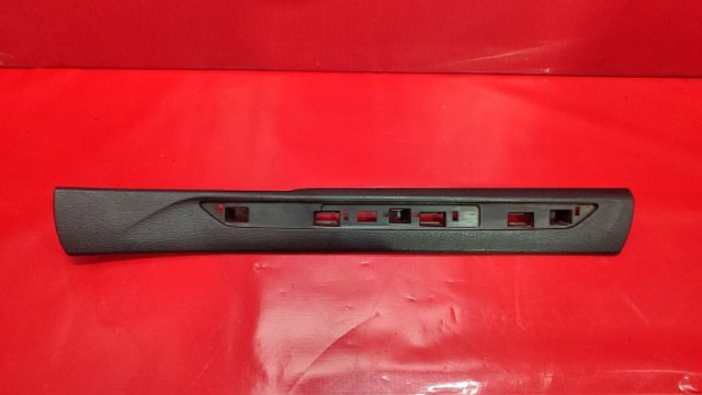 Облицювання порогу внутрішня, передні праві 51477329464 BMW