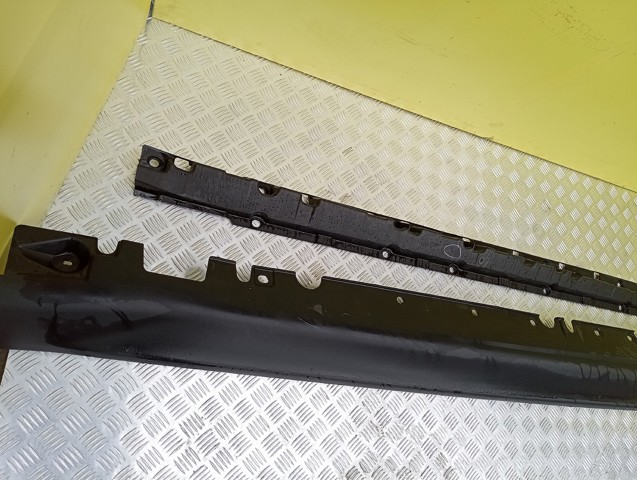 Накладка зовнішня (молдинг) порога, правий 51777191242 BMW