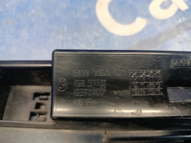 Кронштейн зовнішньої накладки порога правого 51777256916 BMW
