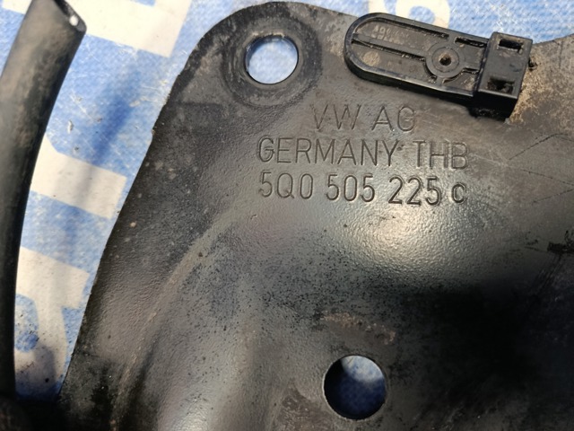 Важіль/тяга задньої підвіски подовжній нижній, лівий 5Q0505223D VAG